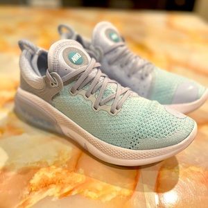 Nike Joyride Run Flyknit